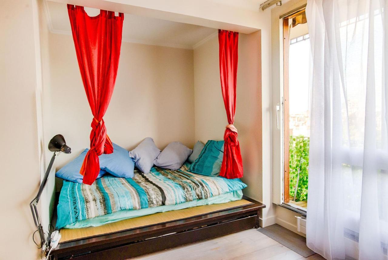 Charming With Balcony Appartement Parijs
