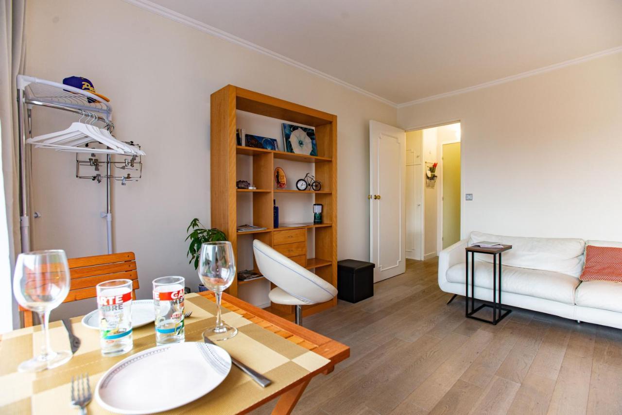 Charming With Balcony * Parijs